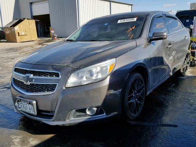 1G11H5SA7DF310089 - 2013 CHEVROLET MALIBU LTZ ნაცრისფერი ფოტო 2