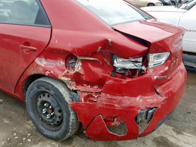 KNAFU4A21D5656106 - 2013 KIA FORTE EX RED photo 9