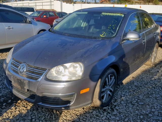 3VWDG71KX6M660006 - 2006 VOLKSWAGEN JETTA 2.5 GRAY photo 2