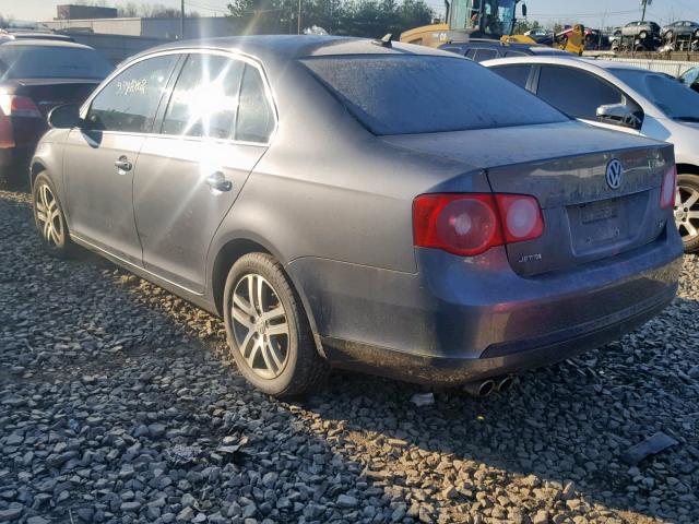 3VWDG71KX6M660006 - 2006 VOLKSWAGEN JETTA 2.5 GRAY photo 3