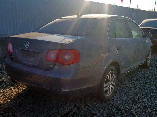 3VWDG71KX6M660006 - 2006 VOLKSWAGEN JETTA 2.5 GRAY photo 4