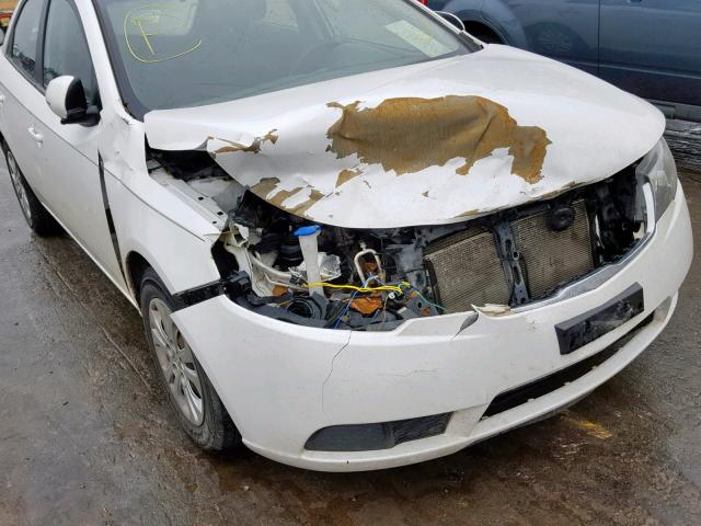 KNAFU4A26C5598671 - 2012 KIA FORTE EX WHITE photo 9