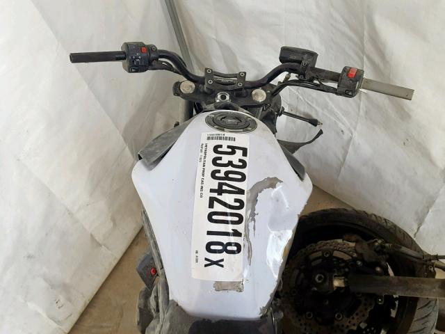 JKAEXEE14DDA13099 - 2013 KAWASAKI EX650 E WHITE photo 5