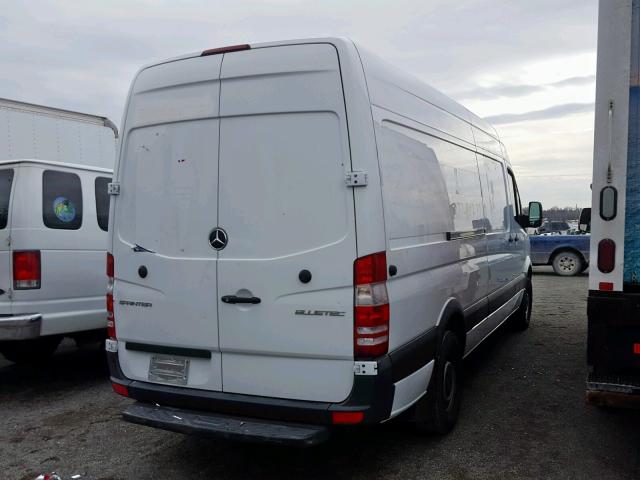 WD3PE8DCXFP145334 - 2015 MERCEDES-BENZ SPRINTER 2 WHITE photo 4