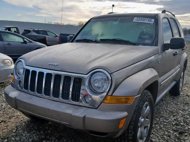 1J8GL58K75W704850 - 2005 JEEP LIBERTY LI GOLD photo 2