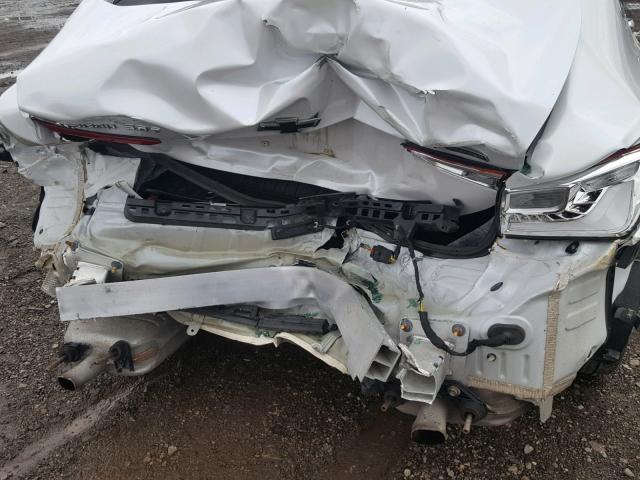 1G1ZE5SX4JF105468 - 2018 CHEVROLET MALIBU PRE WHITE photo 9