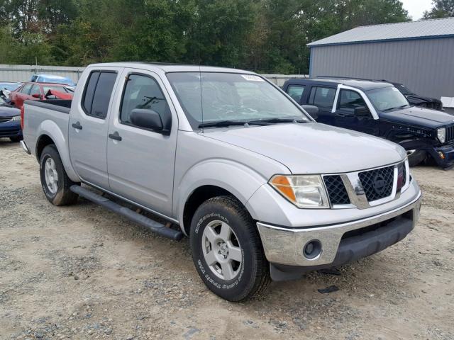 1N6AD07U85C464707 - 2005 NISSAN FRONTIER C SILVER photo 1