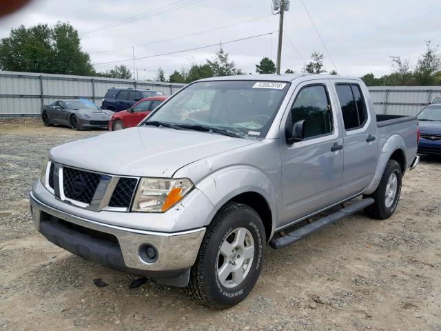 1N6AD07U85C464707 - 2005 NISSAN FRONTIER C SILVER photo 2