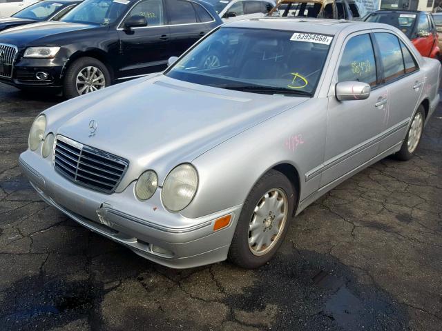 WDBJF65J21B306080 - 2001 MERCEDES-BENZ E 320 SILVER photo 2