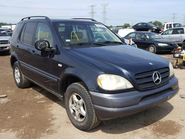 4JGAB54E6XA132620 - 1999 MERCEDES-BENZ ML 320 BLACK photo 1