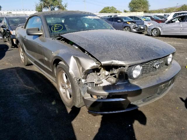 1ZVFT85H855255601 - 2005 FORD MUSTANG GT GRAY photo 1