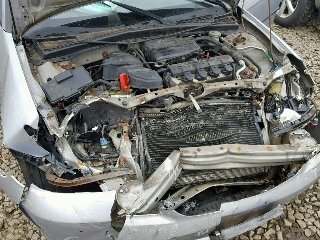 2HGES16304H617201 - 2004 HONDA CIVIC DX V SILVER photo 7