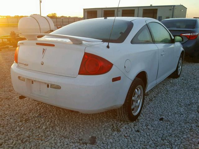 1G2AL18F587117977 - 2008 PONTIAC G5 WHITE photo 4