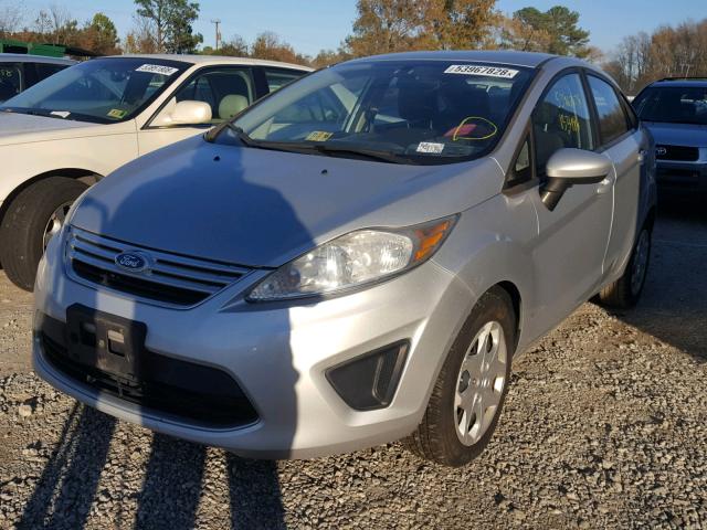 3FADP4BJ4BM226381 - 2011 FORD FIESTA SE SILVER photo 2