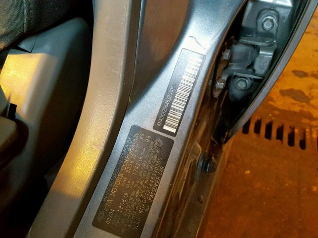 KNADC125646330300 - 2004 KIA RIO GRAY photo 10