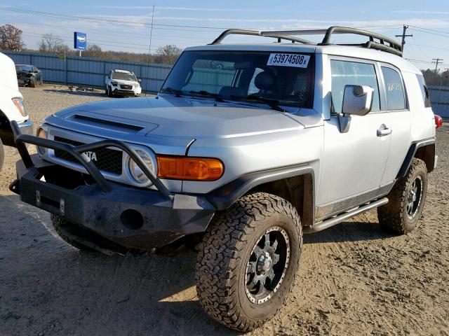 JTEBU11F470048256 - 2007 TOYOTA FJ CRUISER SILVER photo 2