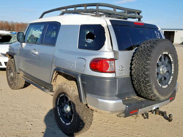 JTEBU11F470048256 - 2007 TOYOTA FJ CRUISER SILVER photo 3