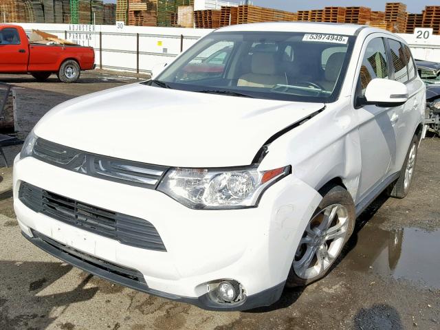 JA4AD3A32EZ018063 - 2014 MITSUBISHI OUTLANDER WHITE photo 2