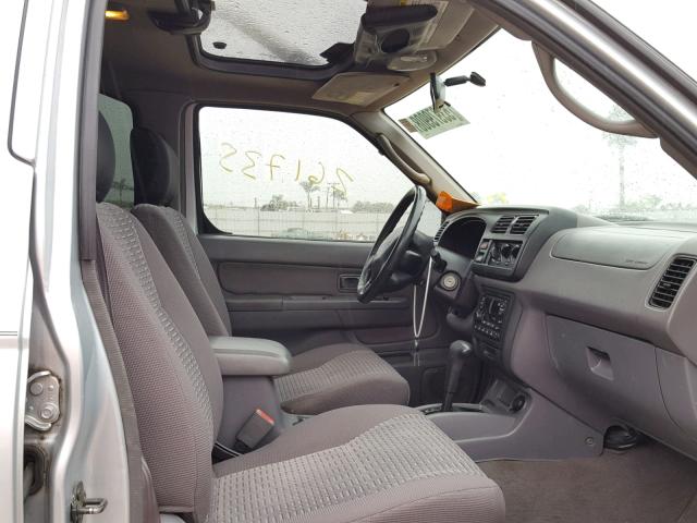 5N1ED28TXYC525366 - 2000 NISSAN XTERRA SILVER photo 5