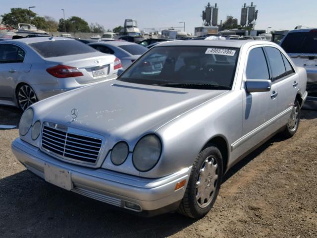 WDBJF65HXXA796294 - 1999 MERCEDES-BENZ E 320 SILVER photo 2