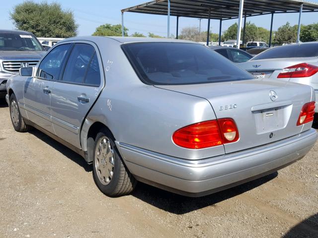 WDBJF65HXXA796294 - 1999 MERCEDES-BENZ E 320 SILVER photo 3