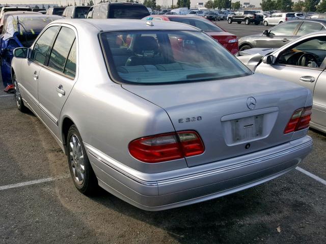 WDBJF65J6YB093676 - 2000 MERCEDES-BENZ E 320 SILVER photo 3