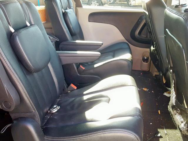 2C4RC1BG7GR268512 - 2016 CHRYSLER TOWN & COU SILVER photo 6