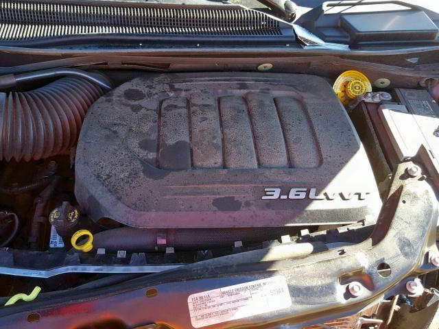 2C4RC1BG7GR268512 - 2016 CHRYSLER TOWN & COU SILVER photo 7