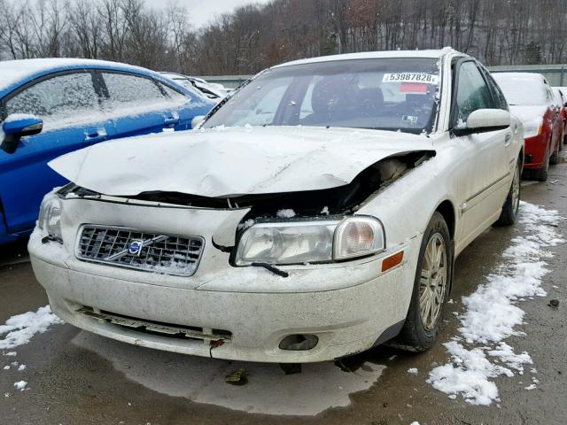 YV1TS592251405569 - 2005 VOLVO S80 2.5T WHITE photo 2