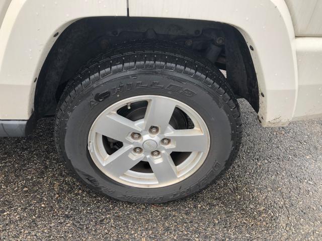 1J8HH48K88C142852 - 2008 JEEP COMMANDER WHITE photo 9