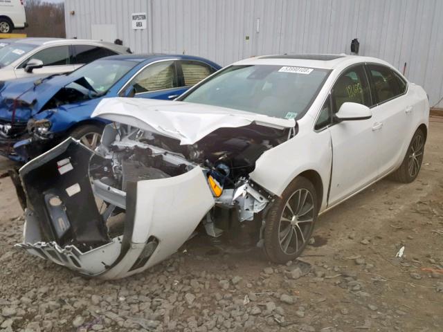 1G4PW5SKXG4183480 - 2016 BUICK VERANO SPO WHITE photo 2