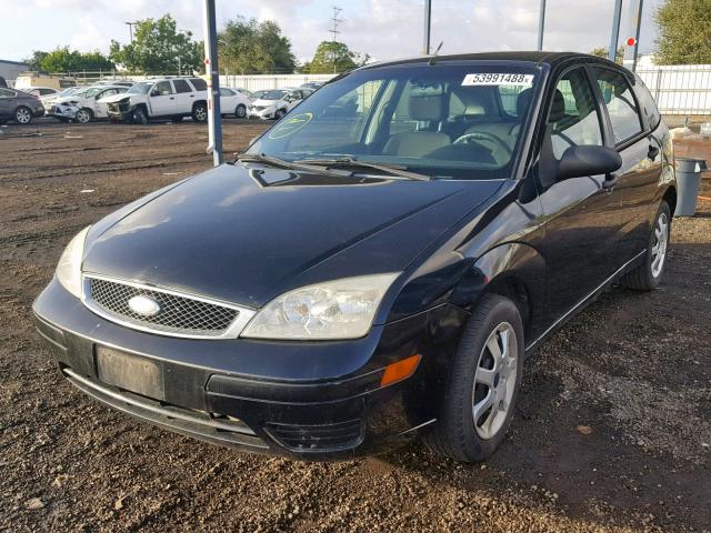 3FAFP37N45R161005 - 2005 FORD FOCUS ZX5 BLACK photo 2