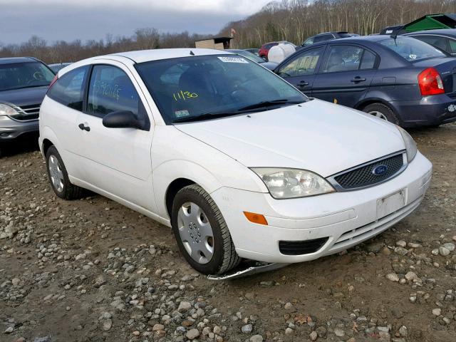 3FAFP31N05R155355 - 2005 FORD FOCUS ZX3 WHITE photo 1