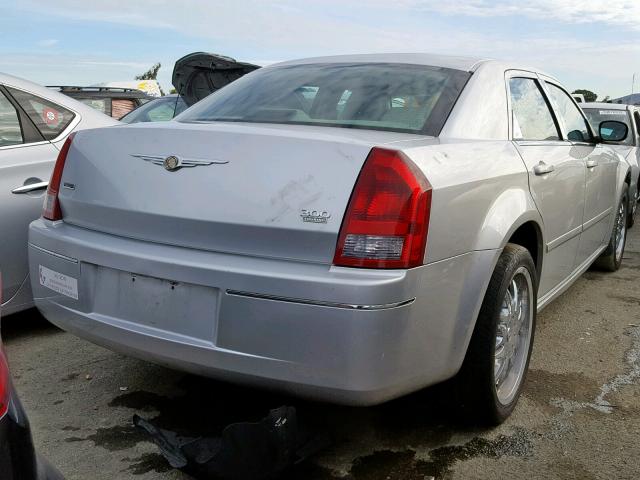 2C3JK53G15H695259 - 2005 CHRYSLER 300 TOURIN SILVER photo 4