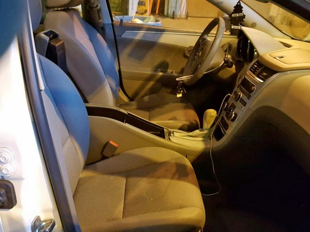 1G1ZC5E0XCF287040 - 2012 CHEVROLET MALIBU 1LT WHITE photo 5