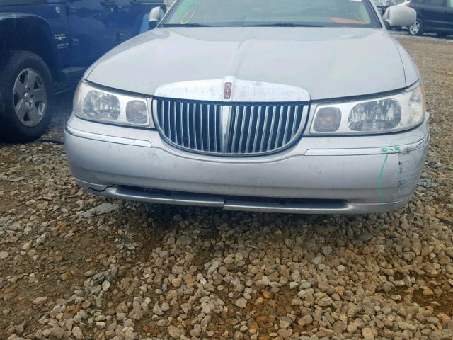 1LNHM82WX1Y633532 - 2001 LINCOLN TOWN CAR S SILVER photo 9