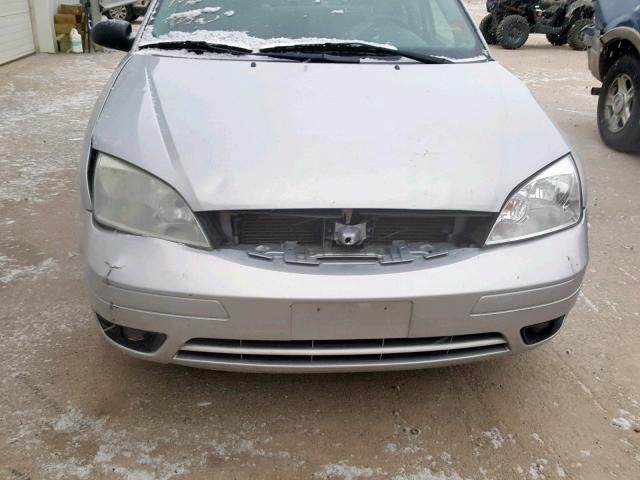 1FAFP34N37W121714 - 2007 FORD FOCUS ZX4 SILVER photo 9