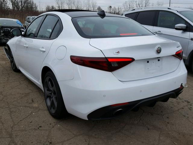 ZARFAEDN9J7579319 - 2018 ALFA ROMEO GIULIA Q4 WHITE photo 3