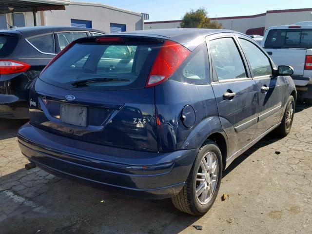 3FAFP37383R192446 - 2003 FORD FOCUS ZX5 BLUE photo 4