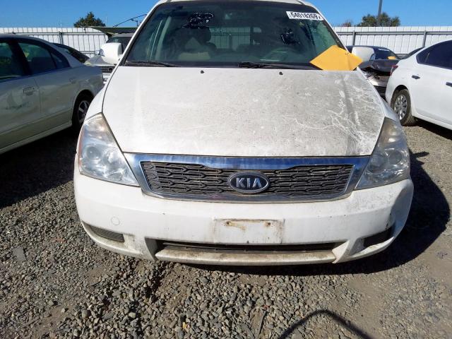 KNDMG4C75C6461774 - 2012 KIA SEDONA LX WHITE photo 9