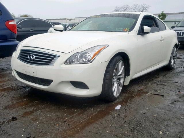 JNKCV64EX8M111004 - 2008 INFINITI G37 BASE WHITE photo 2