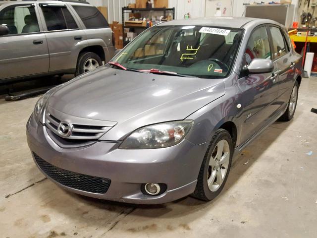 JM1BK143261516652 - 2006 MAZDA 3 HATCHBAC GRAY photo 2