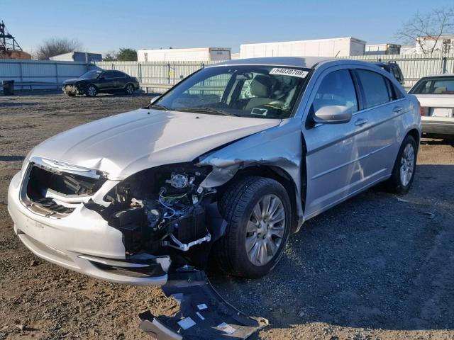 1C3BC4FB6BN558302 - 2011 CHRYSLER 200 LX SILVER photo 2