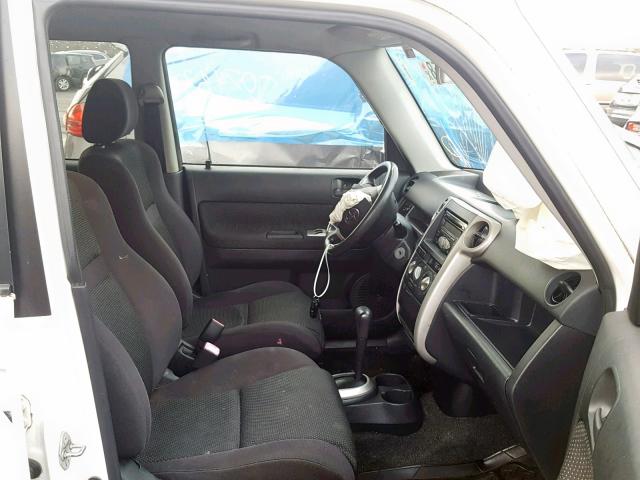 JTLKT324964039628 - 2006 TOYOTA SCION XB WHITE photo 5