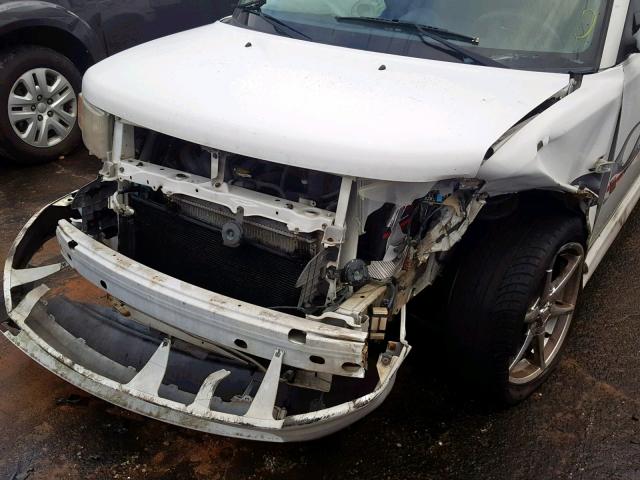 JTLKT324964039628 - 2006 TOYOTA SCION XB WHITE photo 9