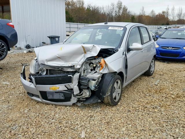 KL1TD6DE3AB116400 - 2010 CHEVROLET AVEO LS SILVER photo 2