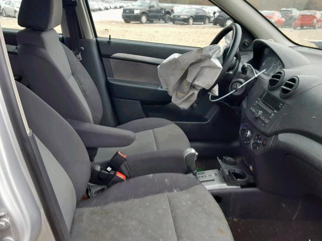 KL1TD6DE3AB116400 - 2010 CHEVROLET AVEO LS SILVER photo 5