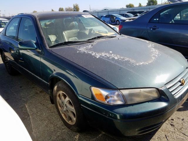 JT2BF28K9W0094244 - 1998 TOYOTA CAMRY LE GREEN photo 1