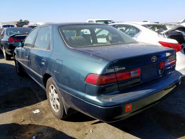 JT2BF28K9W0094244 - 1998 TOYOTA CAMRY LE GREEN photo 3