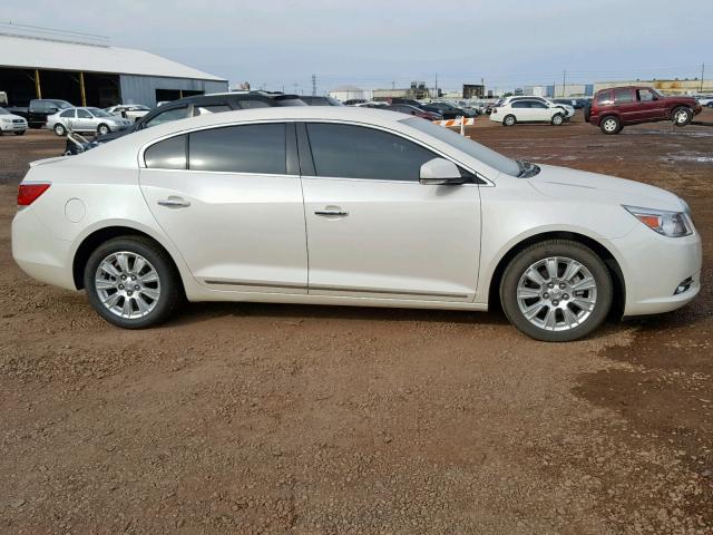 1G4GD5GRXCF267132 - 2012 BUICK LACROSSE P WHITE photo 9